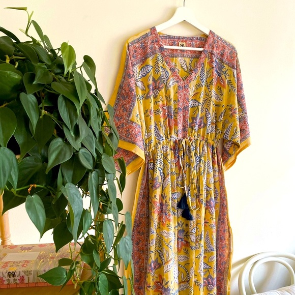 đź’—Vintage Kaftanđź’— with a tasseled string . - Picture 3 of 10